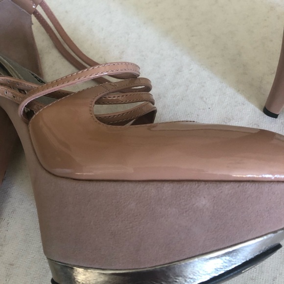 Adrienne Maloof Tan Patent and Suede Platform Pumps Size 8.5 - Picture 4 of 7